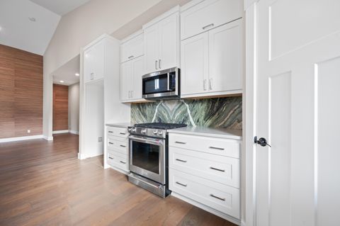 Tiny photo for 291 Sun Vista Drive, Redmond, OR 97756 (MLS # 220212201)