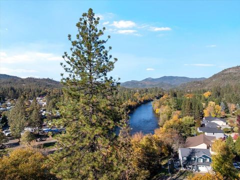 Tiny photo for 58 Pine Street, Shady Cove, OR 97539 (MLS # 220211422)