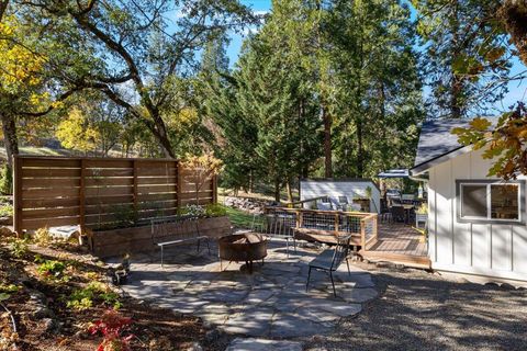 Tiny photo for 58 Pine Street, Shady Cove, OR 97539 (MLS # 220211422)