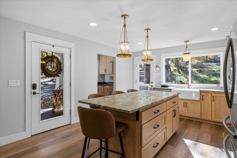 Tiny photo for 58 Pine Street, Shady Cove, OR 97539 (MLS # 220211422)