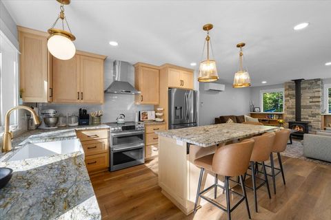 Tiny photo for 58 Pine Street, Shady Cove, OR 97539 (MLS # 220211422)