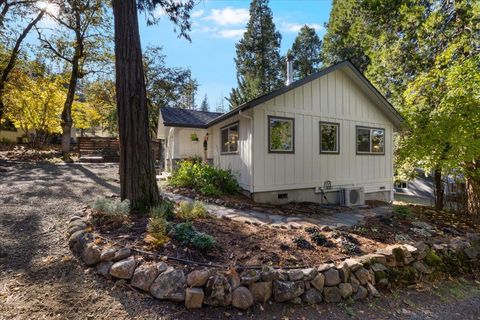 Tiny photo for 58 Pine Street, Shady Cove, OR 97539 (MLS # 220211422)