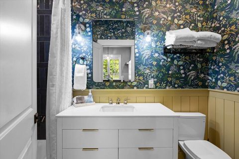 Tiny photo for 58 Pine Street, Shady Cove, OR 97539 (MLS # 220211422)