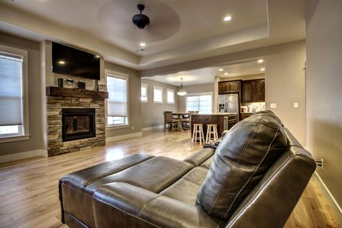 Tiny photo for 3835 Creek Mont Drive, Medford, OR 97504 (MLS # 220213150)