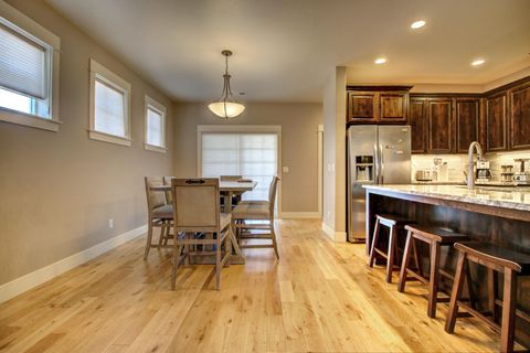 Tiny photo for 3835 Creek Mont Drive, Medford, OR 97504 (MLS # 220213150)