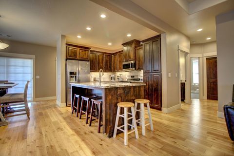 Tiny photo for 3835 Creek Mont Drive, Medford, OR 97504 (MLS # 220213150)