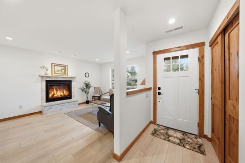 Tiny photo for 337 W Jefferson Avenue #1, Sisters, OR 97759 (MLS # 220216999)