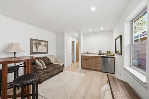 Tiny photo for 337 W Jefferson Avenue #1, Sisters, OR 97759 (MLS # 220216999)
