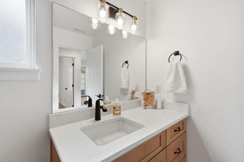 Tiny photo for 337 W Jefferson Avenue #1, Sisters, OR 97759 (MLS # 220216999)