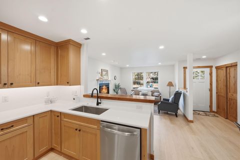 Tiny photo for 337 W Jefferson Avenue #1, Sisters, OR 97759 (MLS # 220216999)