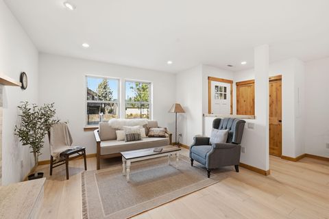 Tiny photo for 337 W Jefferson Avenue #1, Sisters, OR 97759 (MLS # 220216999)