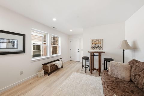 Tiny photo for 337 W Jefferson Avenue #1, Sisters, OR 97759 (MLS # 220216999)