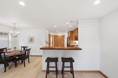 Tiny photo for 337 W Jefferson Avenue #1, Sisters, OR 97759 (MLS # 220216999)