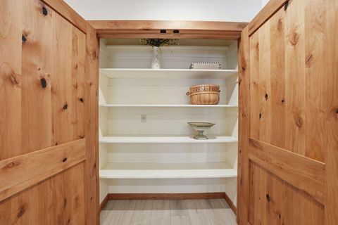 Tiny photo for 337 W Jefferson Avenue #1, Sisters, OR 97759 (MLS # 220216999)