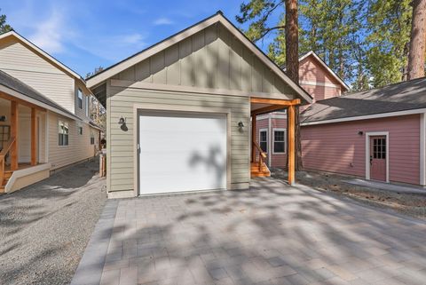 Tiny photo for 337 W Jefferson Avenue #1, Sisters, OR 97759 (MLS # 220216999)