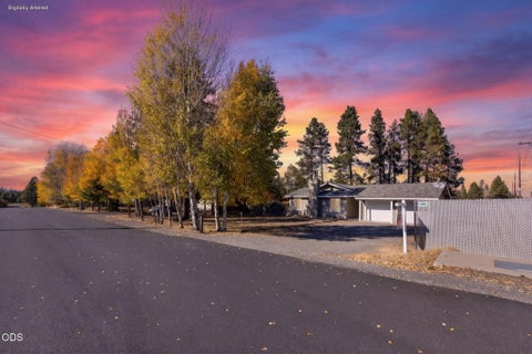 Tiny photo for 52300 Glenwood Drive, La Pine, OR 97739 (MLS # 220229844)