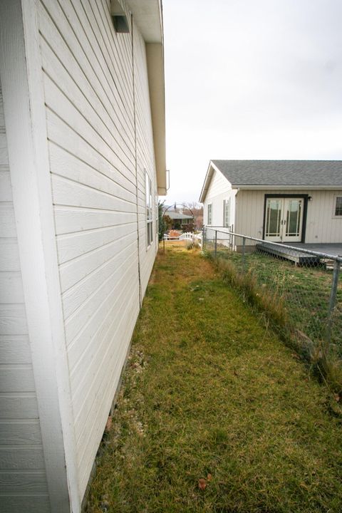 Tiny photo for 167 Peach Street, Klamath Falls, OR 97601 (MLS # 220212745)