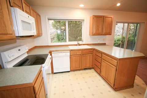 Tiny photo for 167 Peach Street, Klamath Falls, OR 97601 (MLS # 220212745)