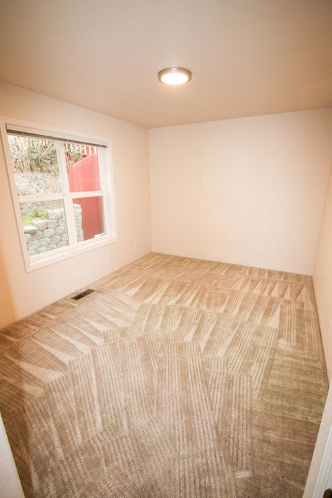 Tiny photo for 167 Peach Street, Klamath Falls, OR 97601 (MLS # 220212745)