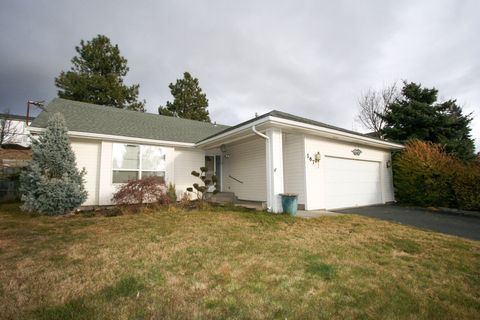 Tiny photo for 167 Peach Street, Klamath Falls, OR 97601 (MLS # 220212745)