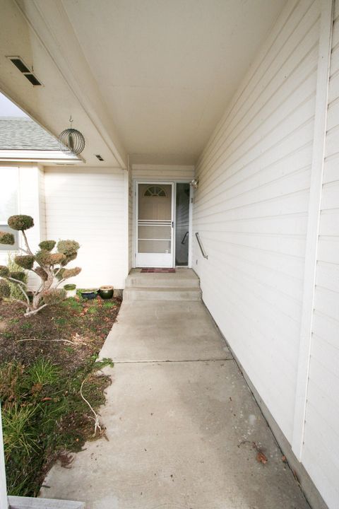 Tiny photo for 167 Peach Street, Klamath Falls, OR 97601 (MLS # 220212745)