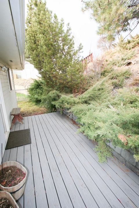 Tiny photo for 167 Peach Street, Klamath Falls, OR 97601 (MLS # 220212745)
