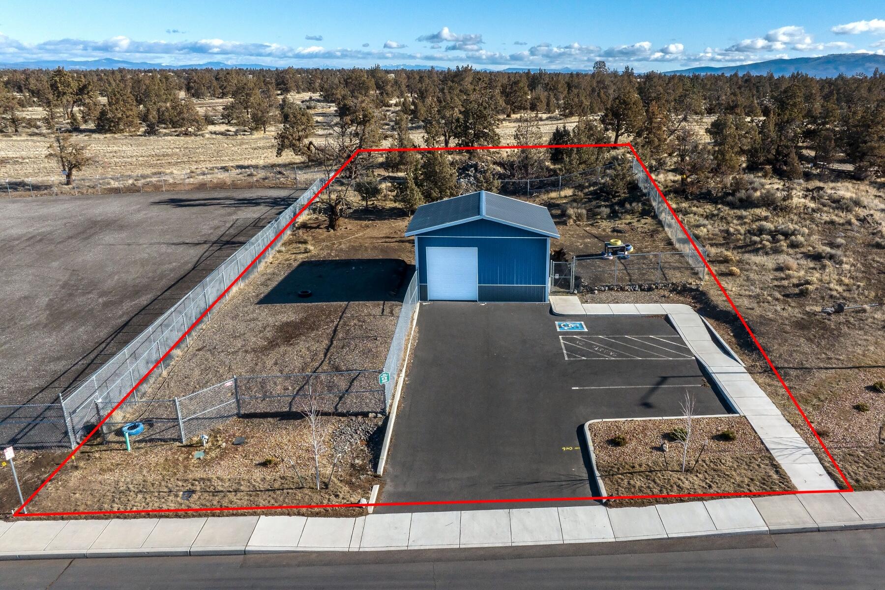 Hammerstone Ind Bus - Commercial Sale