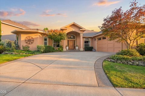 Photo of 3716 Sherwood Park Drive, Medford, OR 97504 (MLS # 220225848)