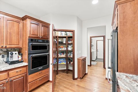 Tiny photo for 3716 Sherwood Park Drive, Medford, OR 97504 (MLS # 220225848)
