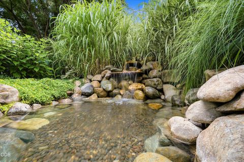 Tiny photo for 3716 Sherwood Park Drive, Medford, OR 97504 (MLS # 220225848)