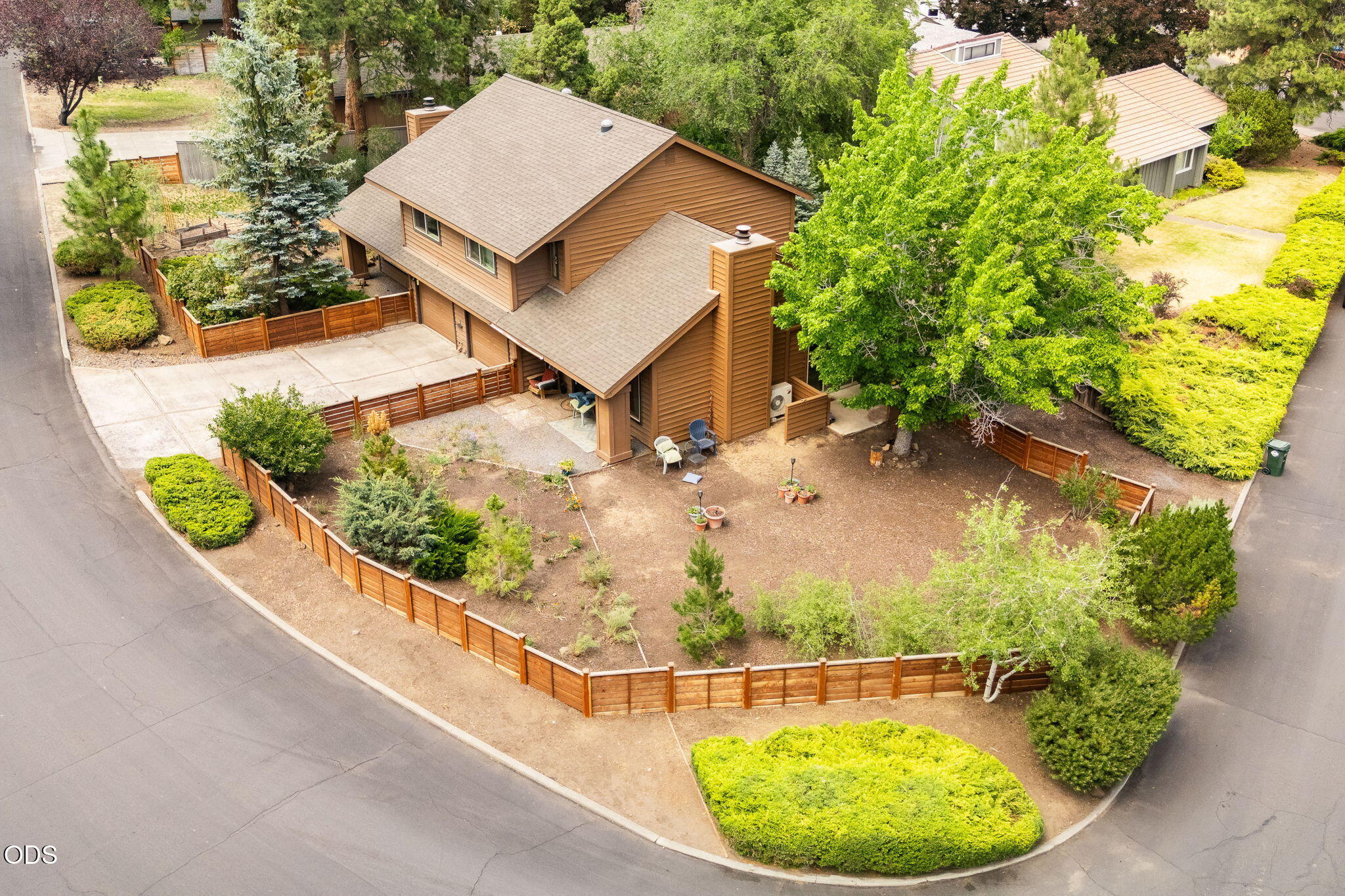 2806 NE Lotno Drive