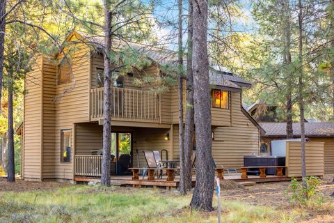 Tiny photo for 57328 Mountain View Lane, Sunriver, OR 97707 (MLS # 220210301)