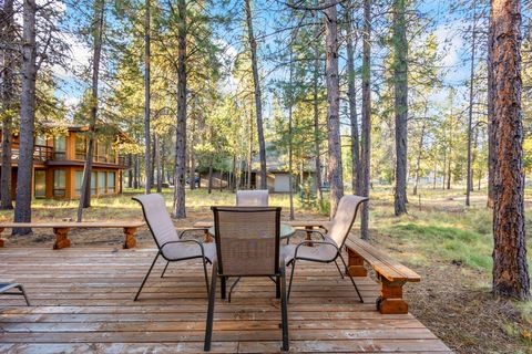 Tiny photo for 57328 Mountain View Lane, Sunriver, OR 97707 (MLS # 220210301)