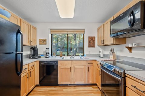 Tiny photo for 57328 Mountain View Lane, Sunriver, OR 97707 (MLS # 220210301)