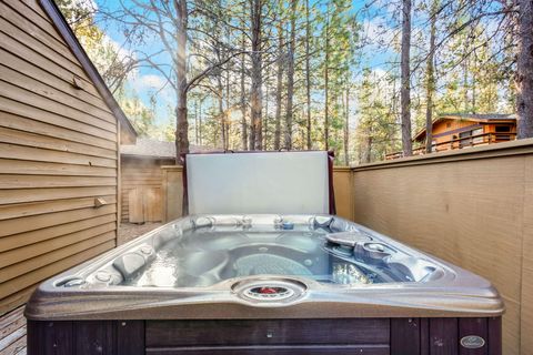 Tiny photo for 57328 Mountain View Lane, Sunriver, OR 97707 (MLS # 220210301)