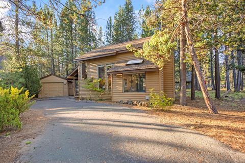 Tiny photo for 57328 Mountain View Lane, Sunriver, OR 97707 (MLS # 220210301)