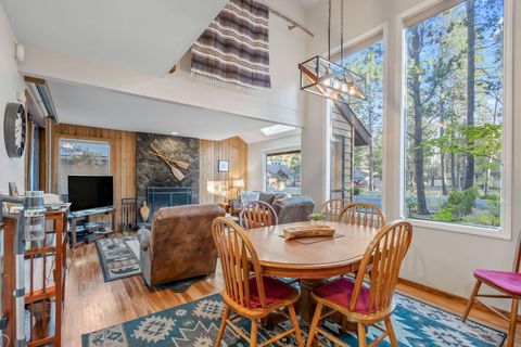Tiny photo for 57328 Mountain View Lane, Sunriver, OR 97707 (MLS # 220210301)