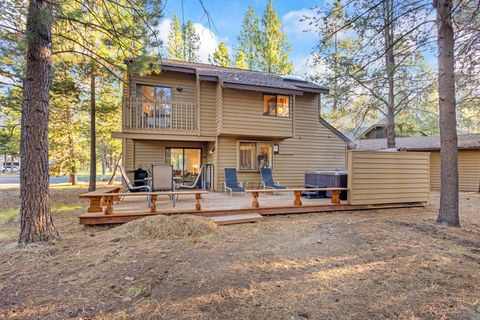 Tiny photo for 57328 Mountain View Lane, Sunriver, OR 97707 (MLS # 220210301)