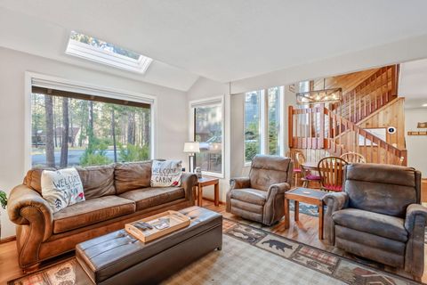 Tiny photo for 57328 Mountain View Lane, Sunriver, OR 97707 (MLS # 220210301)