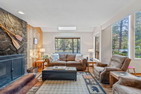Tiny photo for 57328 Mountain View Lane, Sunriver, OR 97707 (MLS # 220210301)