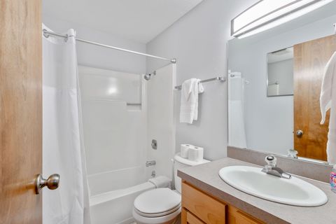 Tiny photo for 57328 Mountain View Lane, Sunriver, OR 97707 (MLS # 220210301)