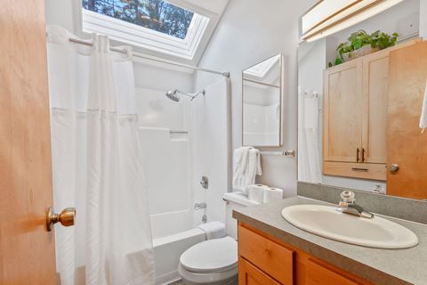 Tiny photo for 57328 Mountain View Lane, Sunriver, OR 97707 (MLS # 220210301)