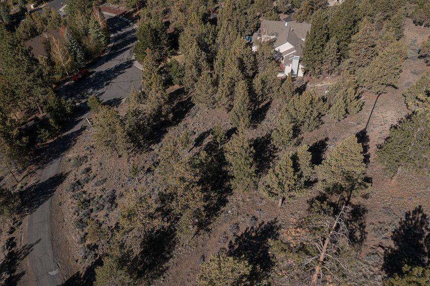 Great home site at the top of Awbrey Butte! Nearly an acre at the end of a quiet cul-de-sac. Southerly views possible. Minutes to downtown Bend, Oregon. Close to Northwest Crossing coffee shops, bakery and much more.