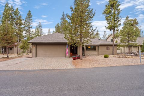 Photo of 57809 Mount Rainier Lane #11, Sunriver, OR 97707 (MLS # 220217402)