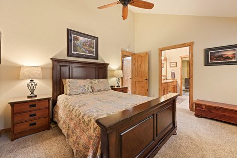 Tiny photo for 57809 Mount Rainier Lane #11, Sunriver, OR 97707 (MLS # 220217402)