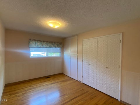 Tiny photo for 2433 Redwood Drive, Klamath Falls, OR 97601 (MLS # 220226628)