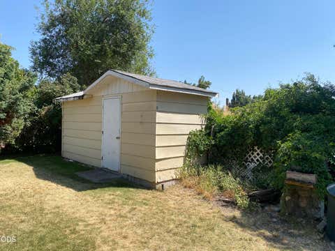 Tiny photo for 2433 Redwood Drive, Klamath Falls, OR 97601 (MLS # 220226628)