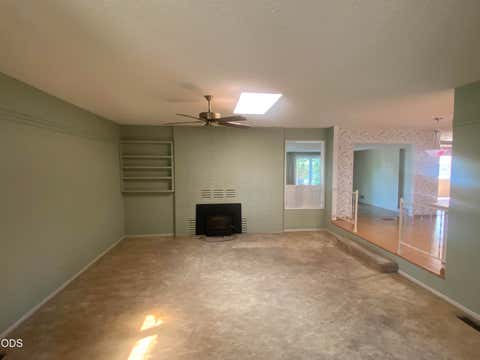 Tiny photo for 2433 Redwood Drive, Klamath Falls, OR 97601 (MLS # 220226628)