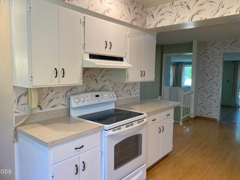 Tiny photo for 2433 Redwood Drive, Klamath Falls, OR 97601 (MLS # 220226628)