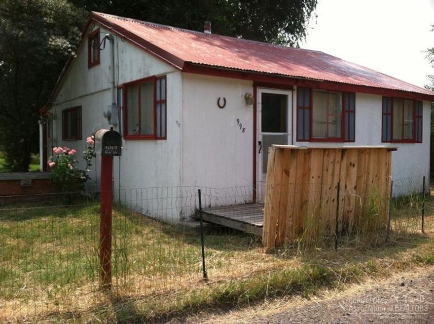 Home on .50 Acre lot, in town, well water, city sewer, 688 Sq. ft. plenty of room to add on or buidling a new home. Zoned R-4, Could build Multi-dwelling. 1 Bedroom 1 bath. Nice shop and off street parking, plenty of room for a garden or a calf or 4-H project.